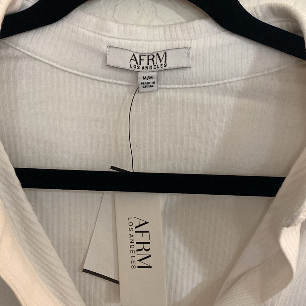 White crop collared button down short sleeve - Picture 2 of 5